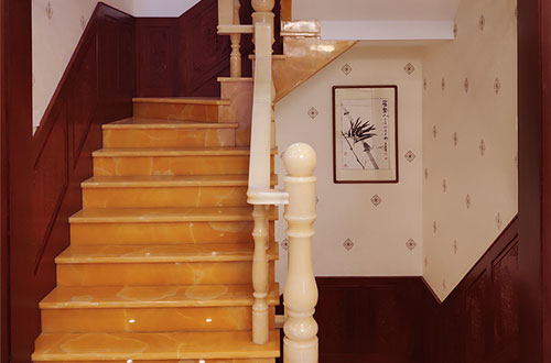 宿豫中式别墅室内汉白玉石楼梯的定制安装装饰效果